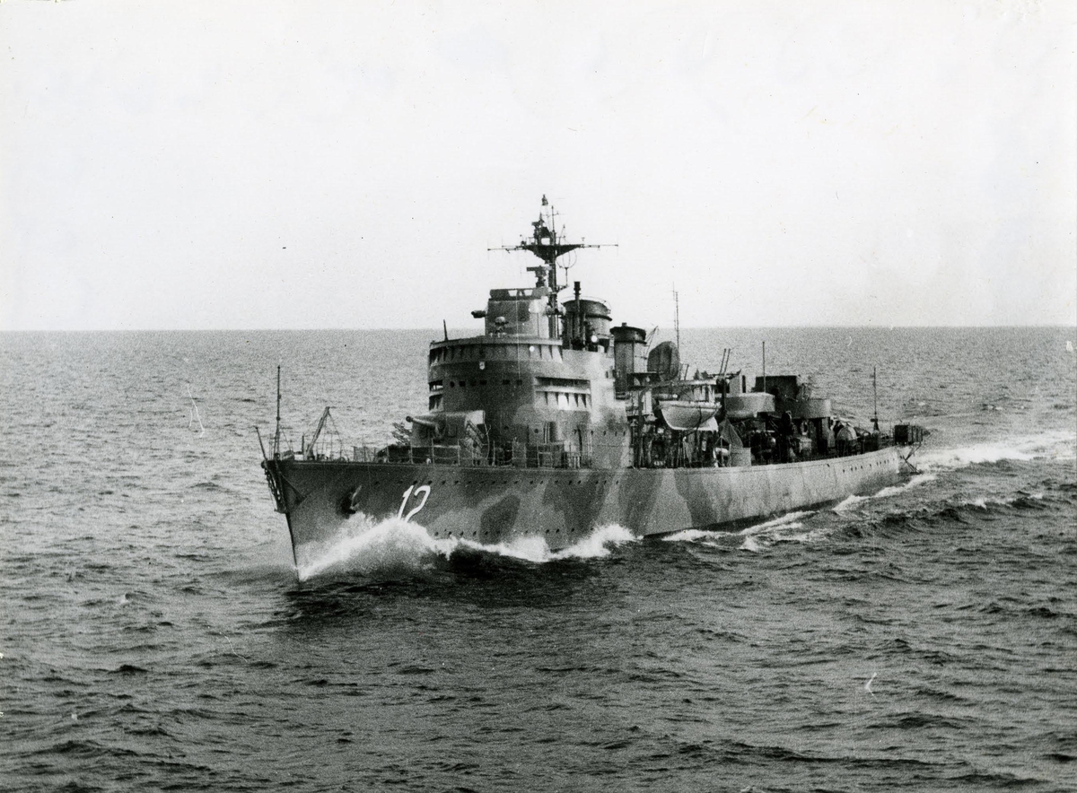 Jagaren Sundsvall i april 1954.