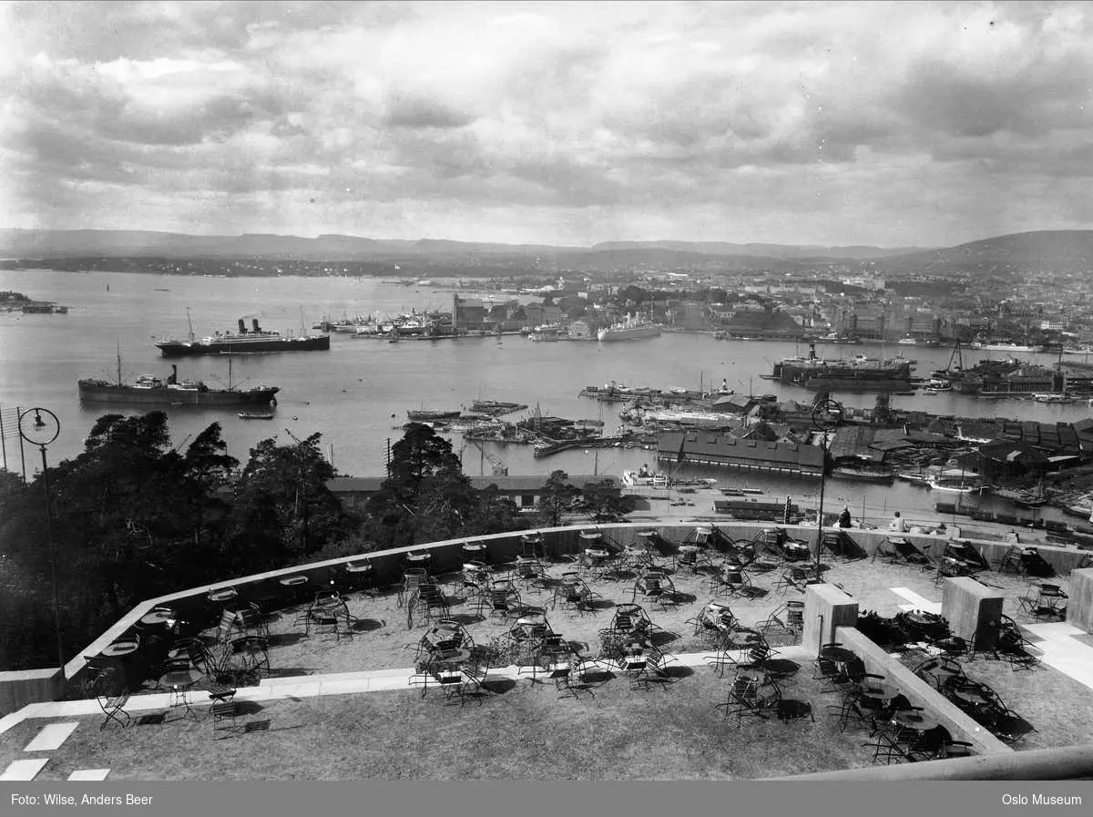 Ekebergrestauranten, terrasse, friluftsrestaurant, utsikt, havn, dampskip, Amerikabåt, by