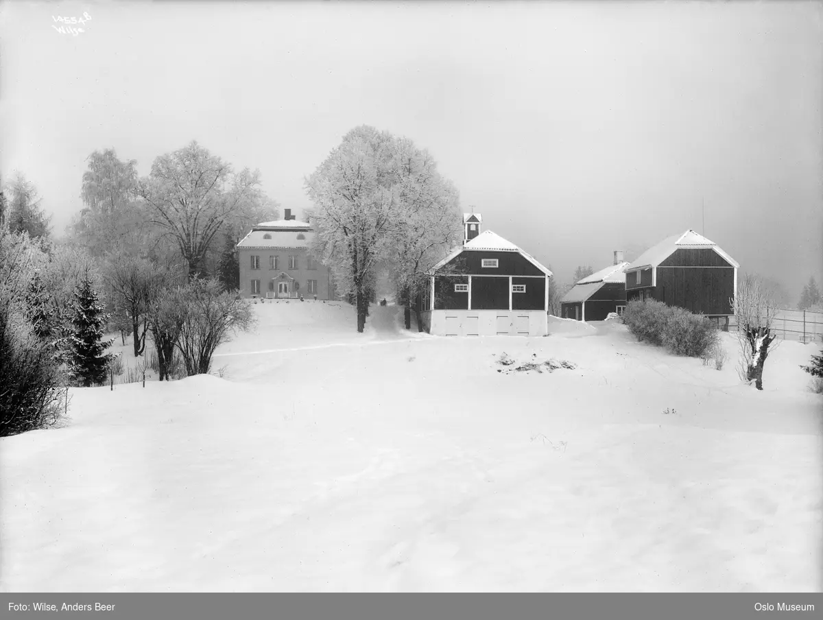 gård, bolighus, uthus, klokketårn, kulturlandskap, snø