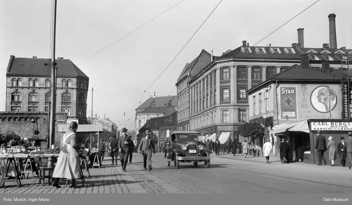 bro, bygårder, mennesker, torghandel, biler, gateliv