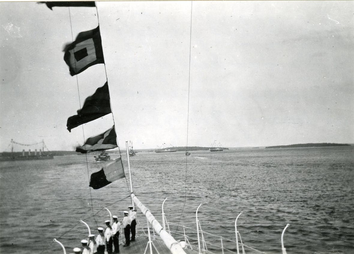 Pansarskeppet Fylgias besök på Standart Redd vid Pitkepas i finska skärgården augusti 1912, då konung Gustaf V och ryska tsaren sammanträffade där.