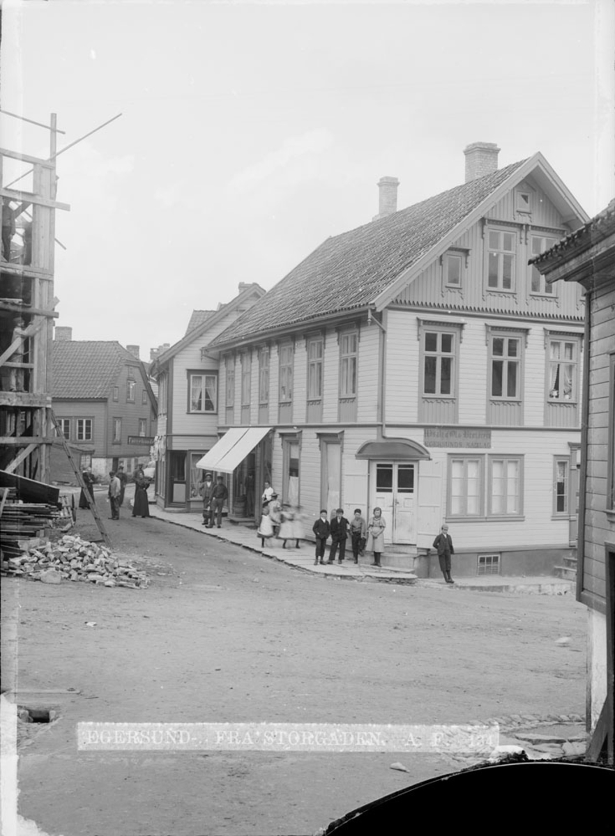 Storgaten sett fra krysset med Lerviksbakken og Mosbekkgaten