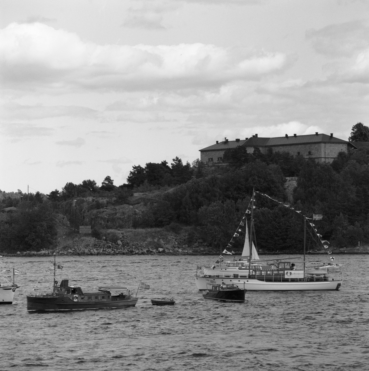 Motorbåt, salongsmotorbåt