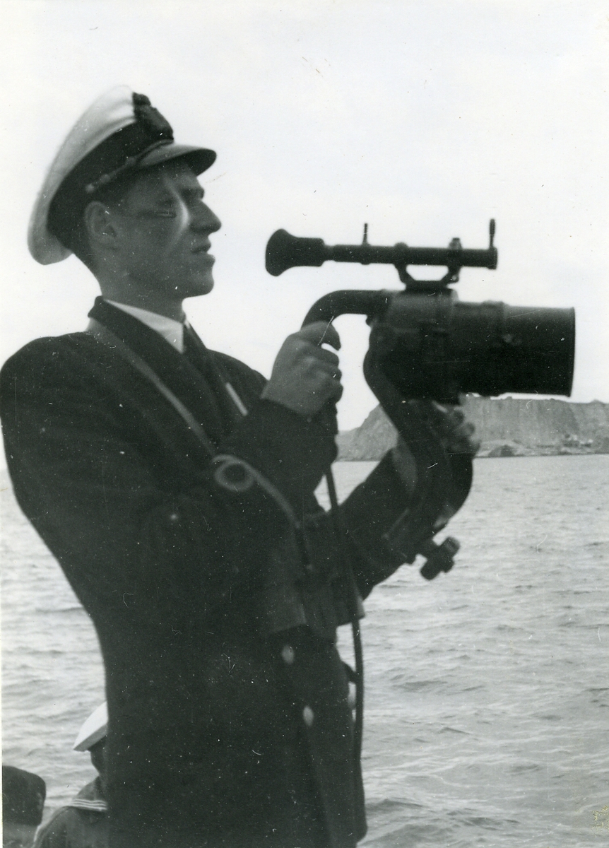 Signaltjänst. Skolfartyget Gladan i England sommaren 1948.