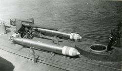 Två torpeder på däck.
