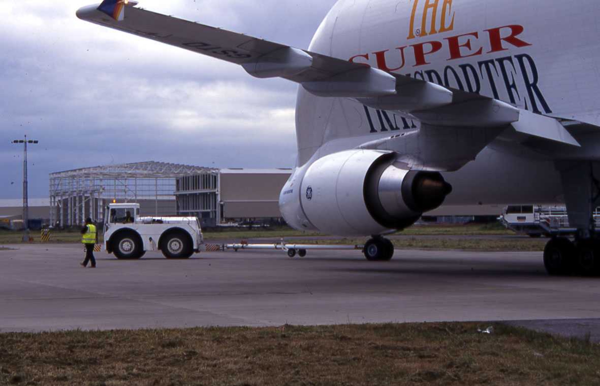 Ett fly på bakken. Airbus A300-600ST Super Transporte " Beluga 4" 