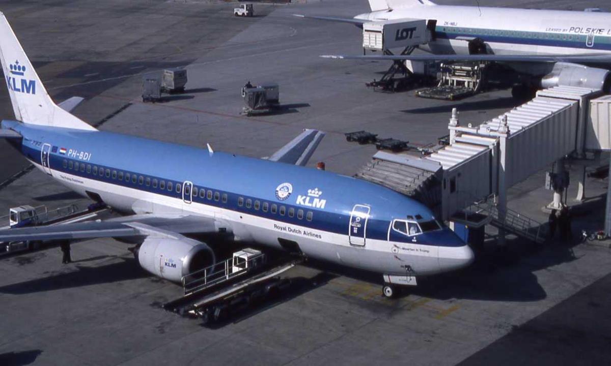 Ett fly på bakken, Boeing 737-306 PH-BDI Fra KLM Nederland. WAW Warzawa, Polen.