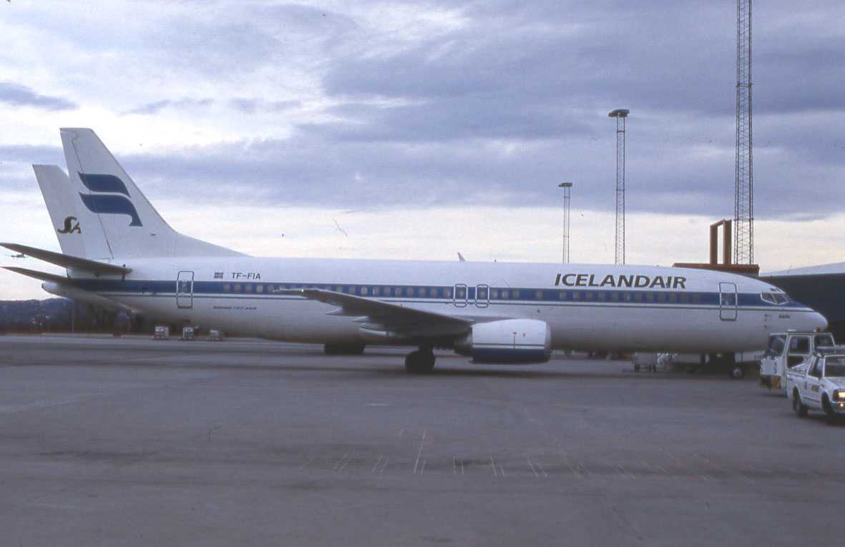 Ett fly på bakken, Boeing 737-408 
TF-FIA "Aldis" Fra Icelandair. Fornebu, Oslo