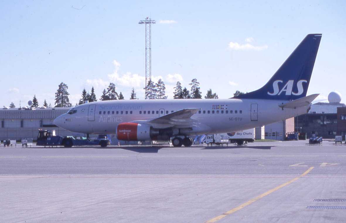 Ett fly på bakken, Boeing 737-683
SE-DTU "Vilborg Viking" Fra SAS. OSL Gardermoen, OSLO 