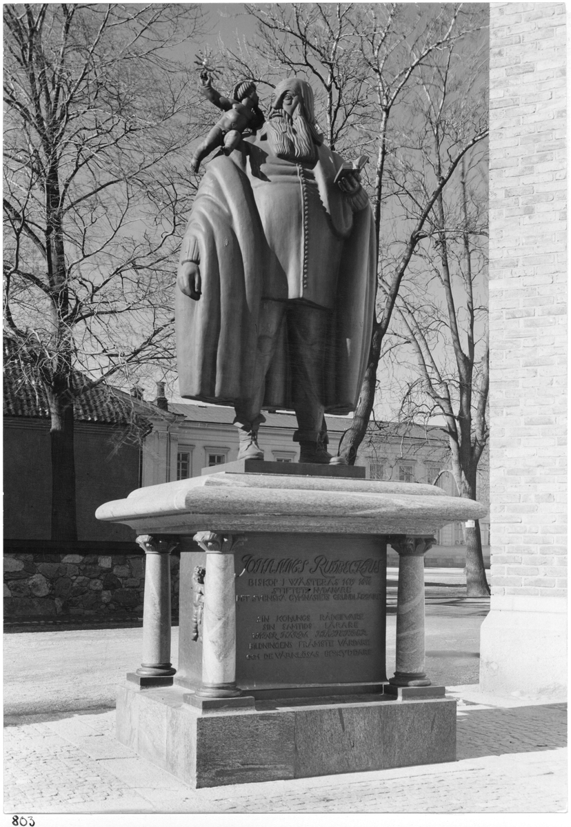 Västerås domkyrka
Skupltur av Carl Milles Exteriör