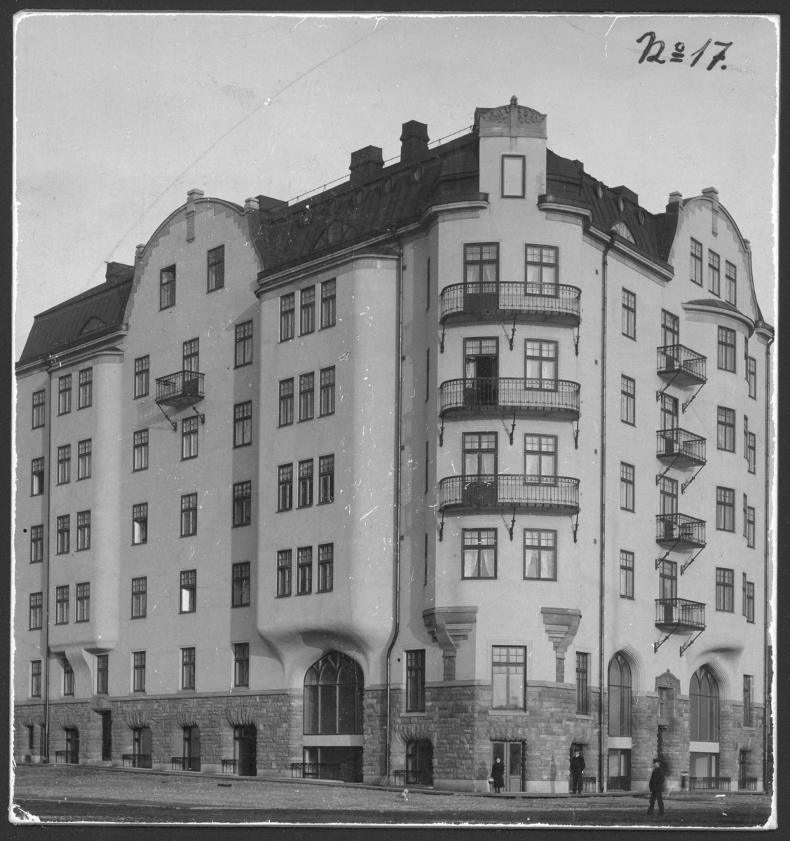 Grahams flerbostadshus i kvarteret Vattuormen.
Fotografier och ritningar ur Sigge Cronstedts samling.