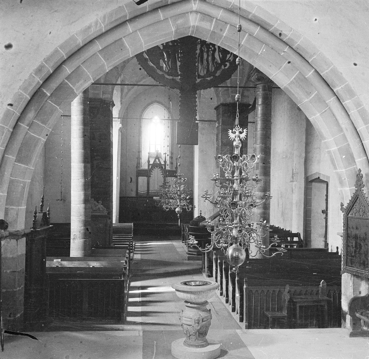 Öja kyrka, Gotland
Interiör

Svensk arkitektur: kyrkor, herrgårdar med mera fotograferade av Arkitekturminnesföreningen 1908-23.