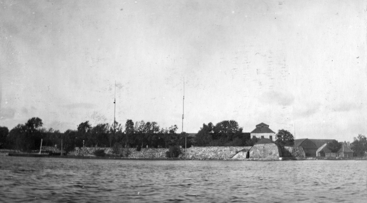 Karlskrona 1914. Vy från havet, i bild syns repslagarbanan.