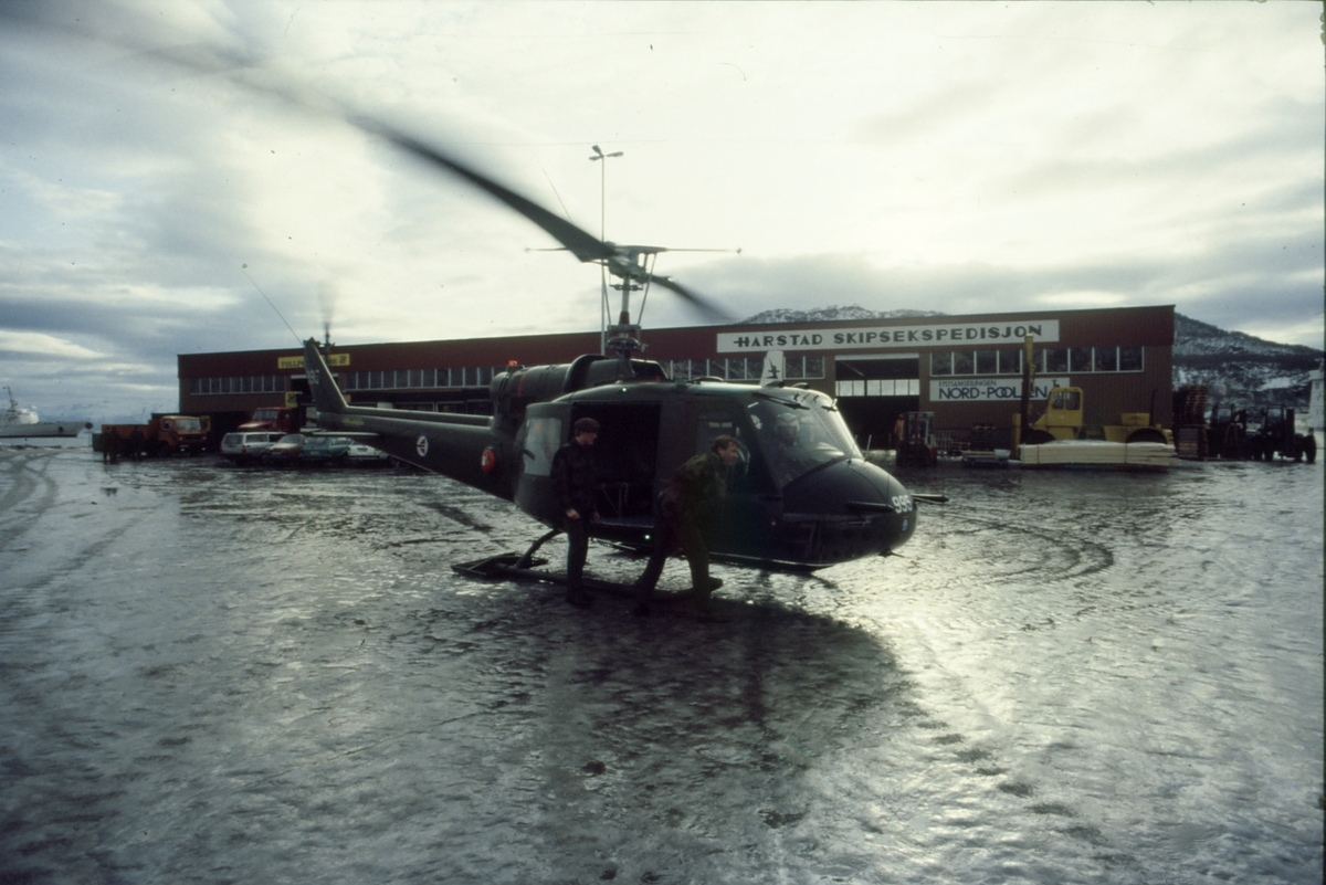 Militærhelikopter landet på Larsneset, under NATO-øvelse på 1980-tallet.