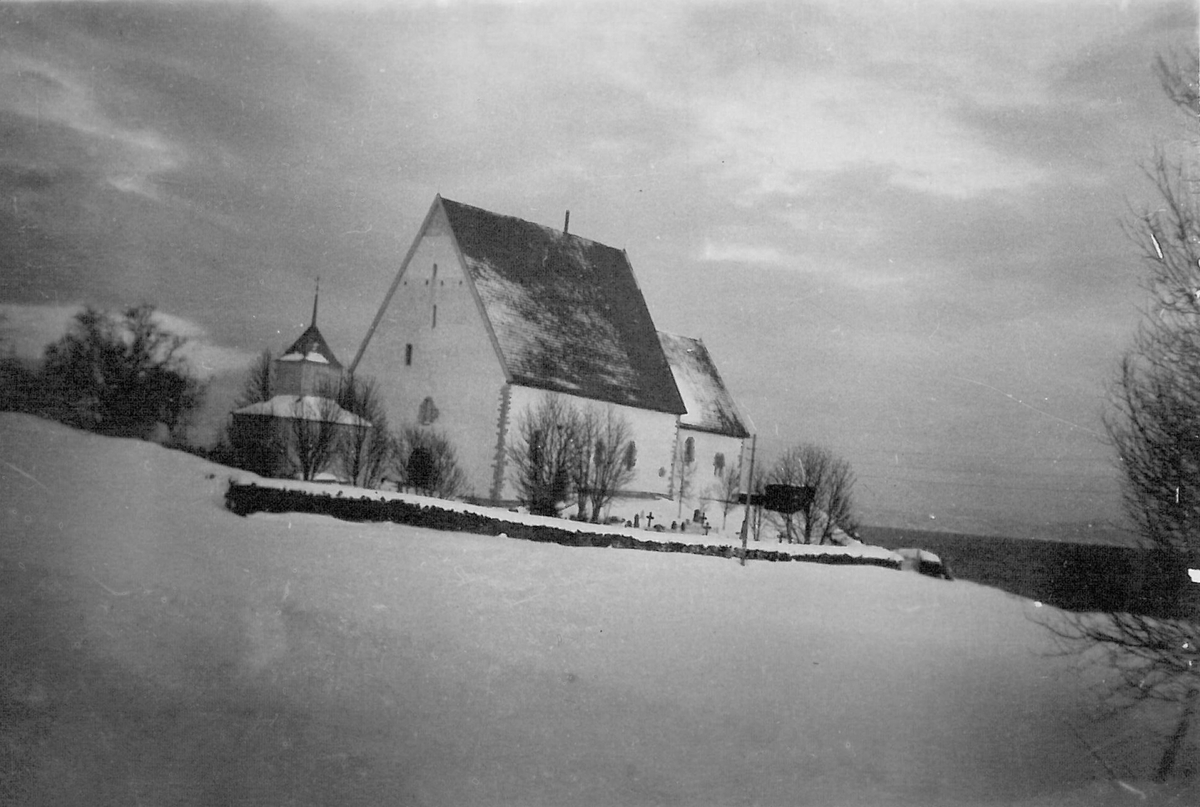 Trondeneskirken, fotografert en krigsvinter.