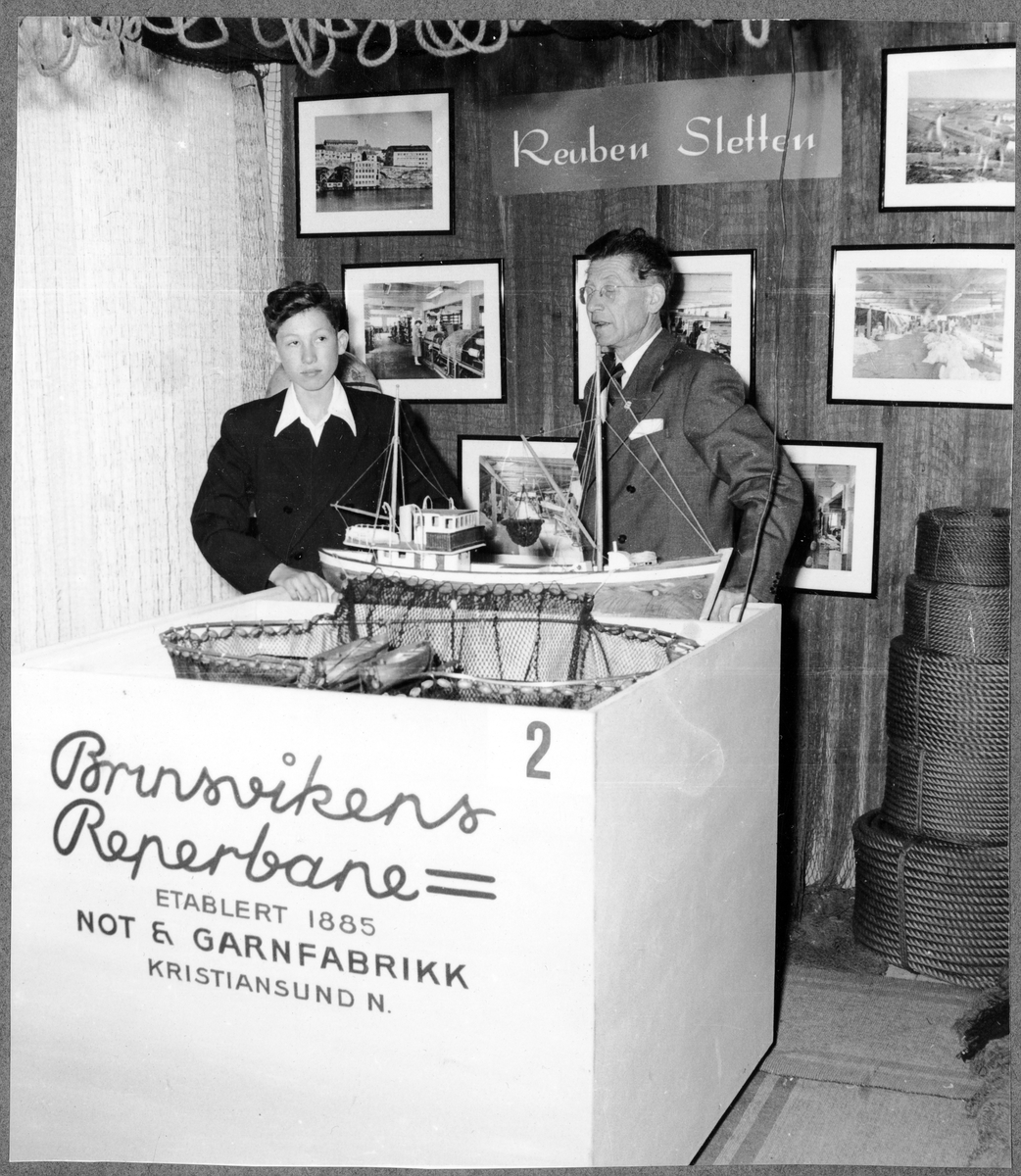 Brunsvikens Reperbanes stand under Harstadmessen, 1953.