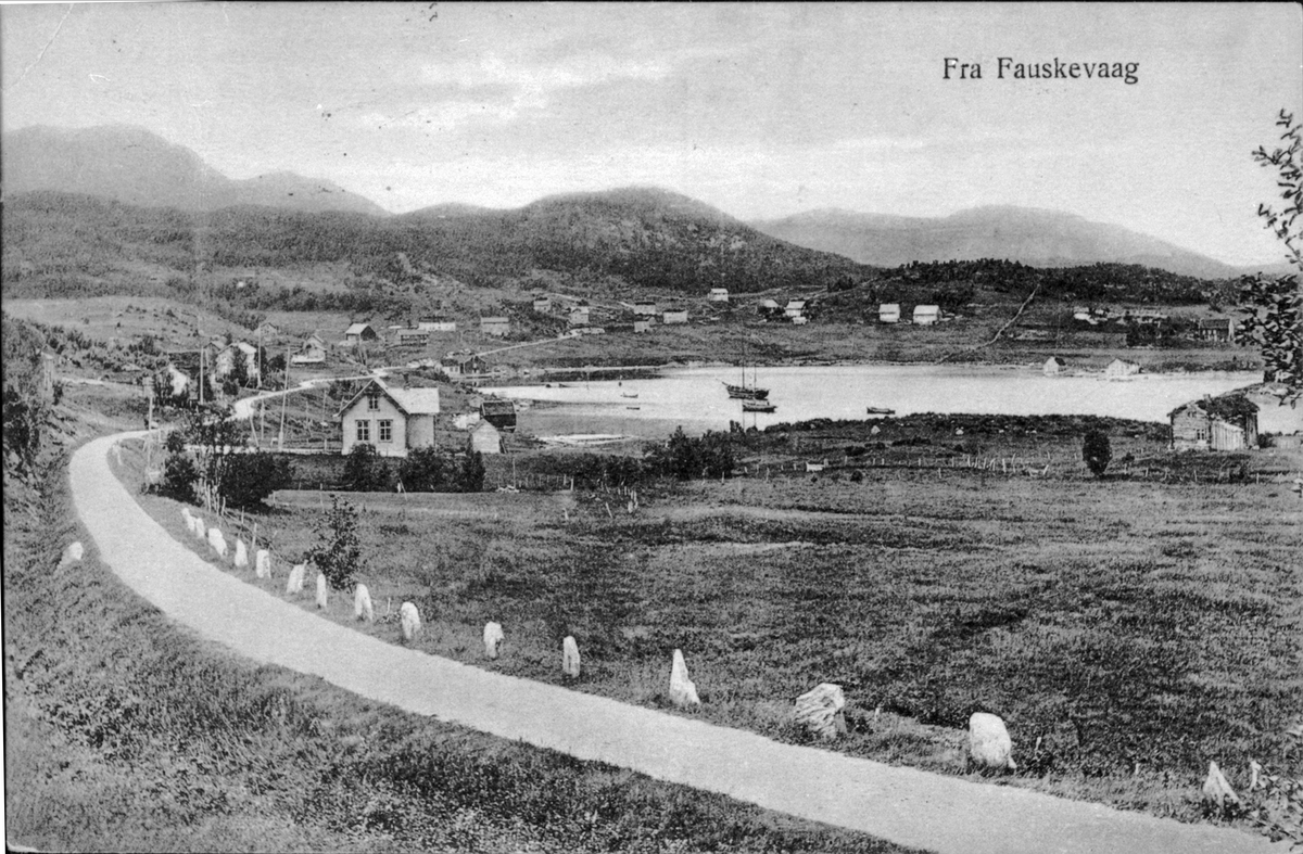 Postkort med oversiktsbilde av Fauskevåg, fra ca 1910.