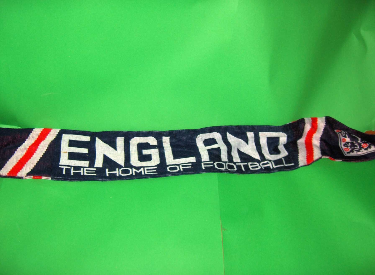 Rødt, blått og hvitt skjerf.