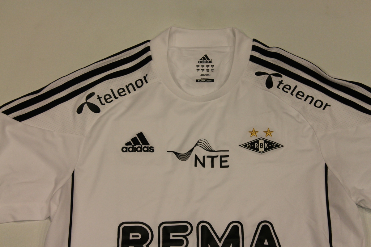 Spillertrøye fra Tippeligaen 2011. Rosenborg BK. Størrelse L. Made in China