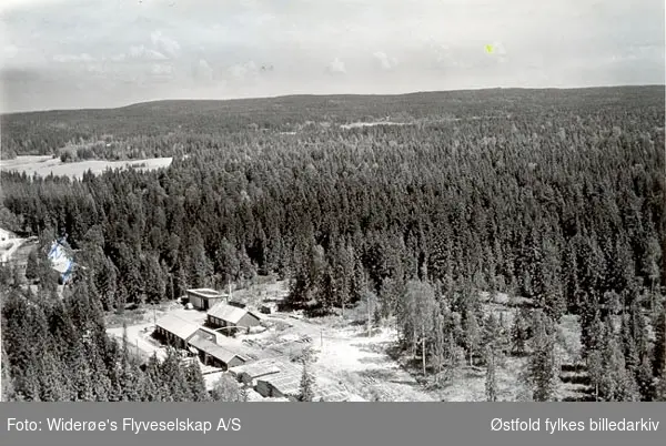 oversiktsbilde, sagbruk, Fjellberg Sag-og kassefabrikk, skråfoto,