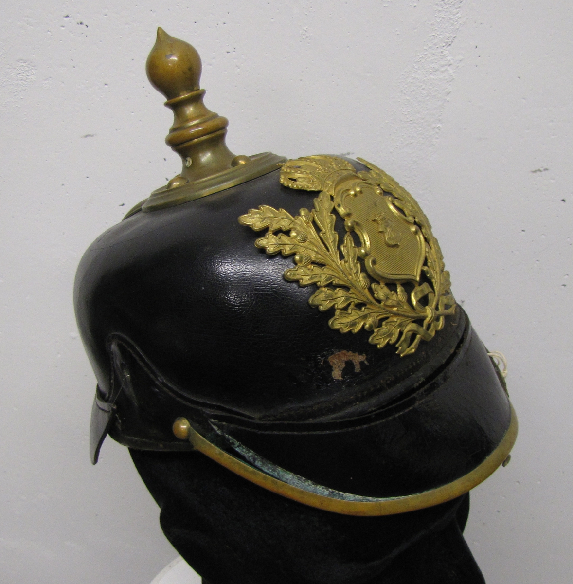 Kask, en typ av hjälm, skänkt av poliskonstapel Johan Gadd.