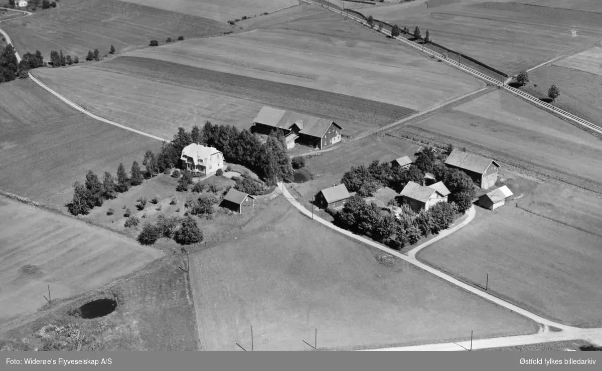 Gårdene Haug i Eidsberg, flyfoto 1951.