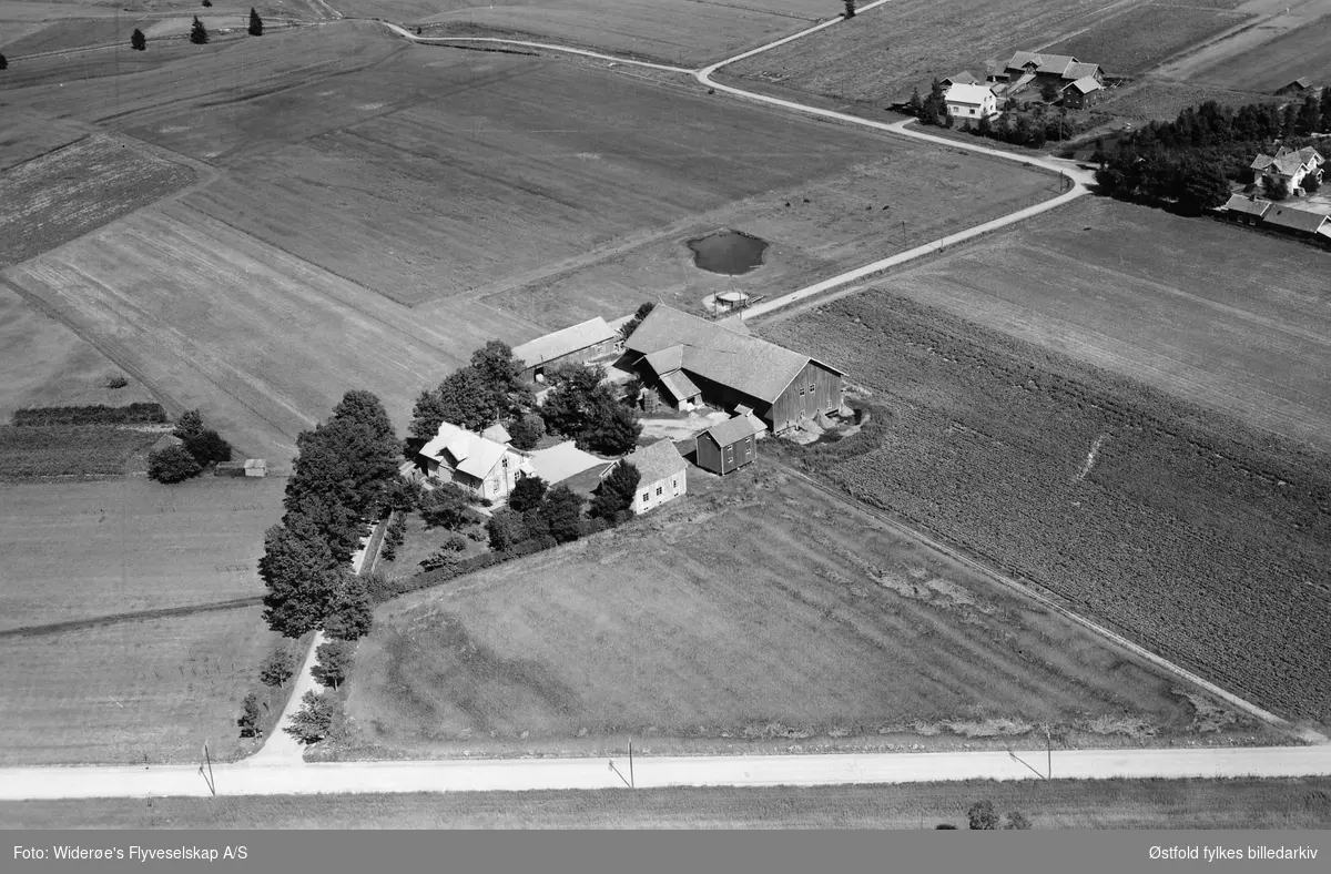 Gården Trømborg vestre i Eidsberg, flyfoto 4. august  1951.