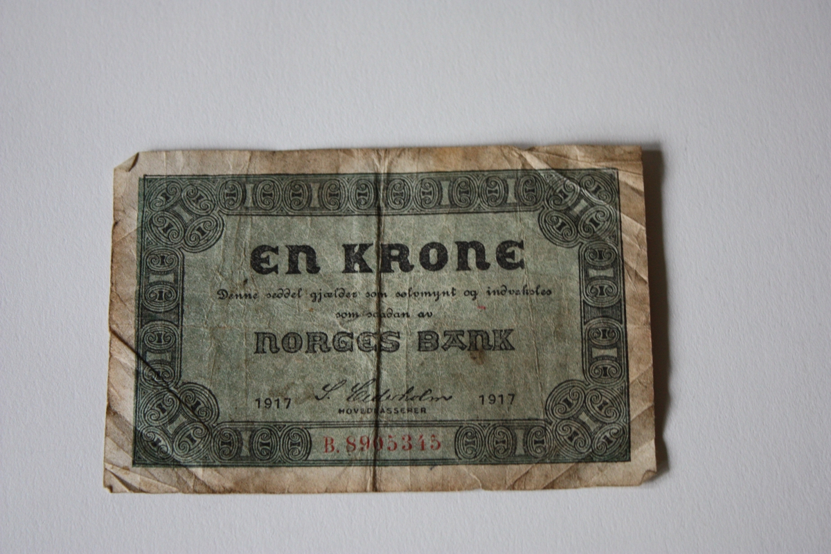 Advers: tekst (sjå innskriftsrubrikk). Revers: Riksvåpenet