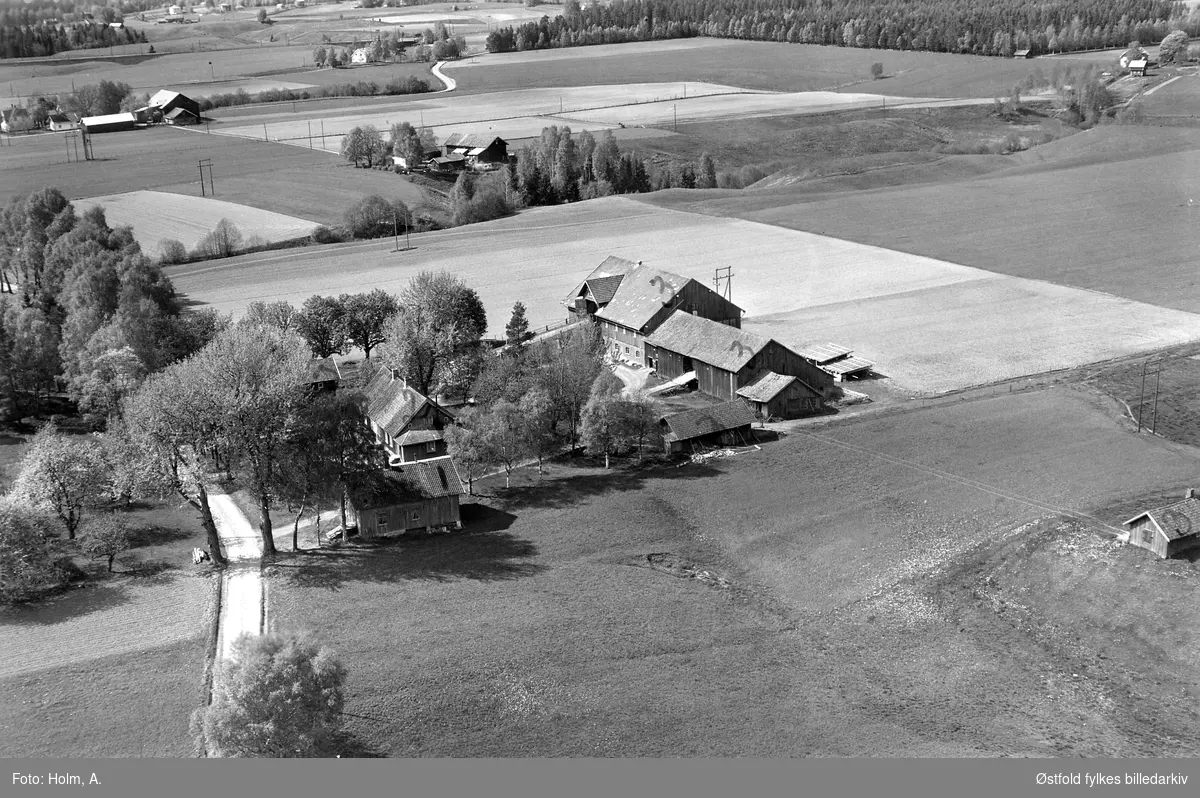 Gården Berg i Eidsberg, flyfoto fra 27. mai 1957.