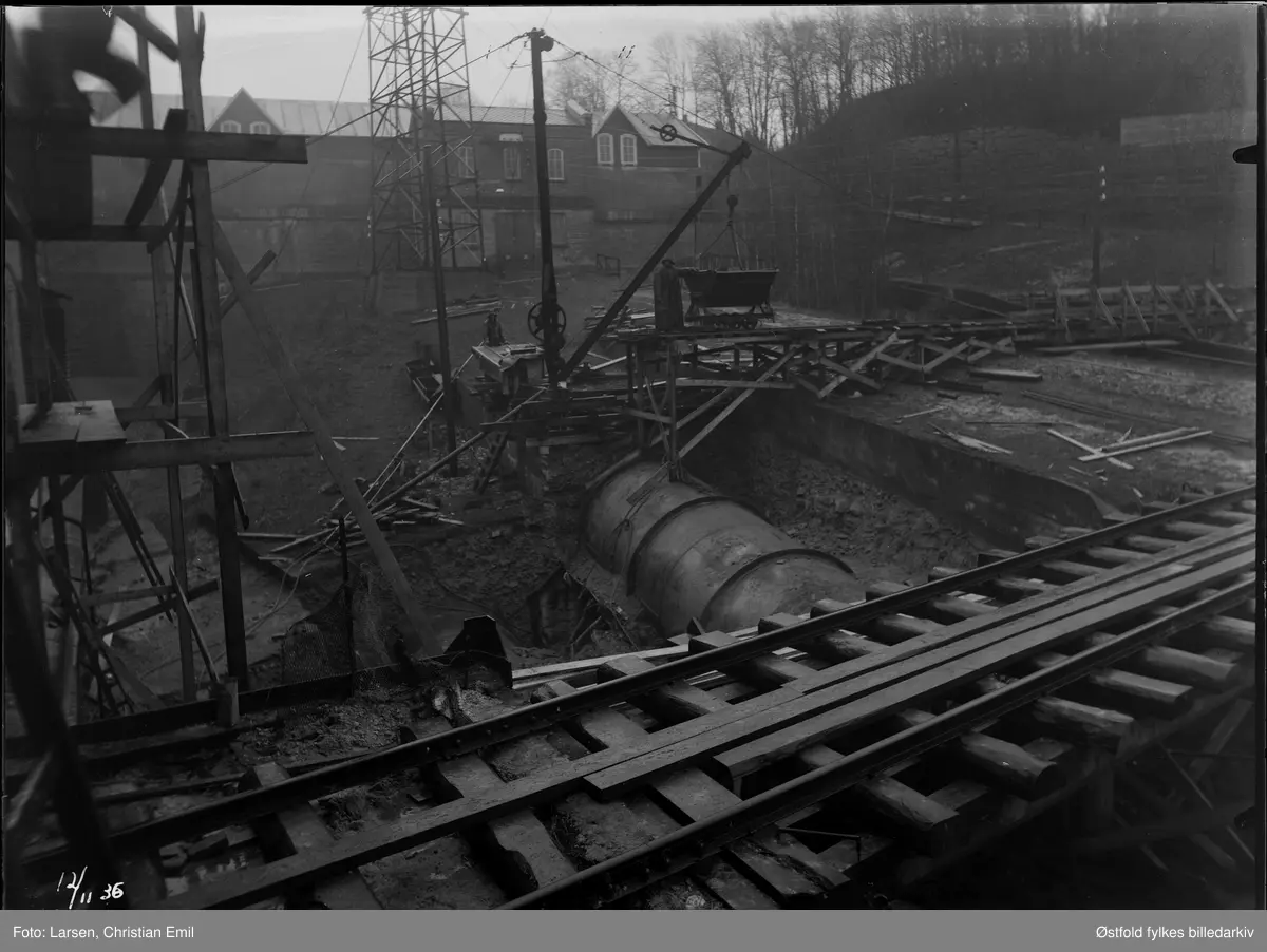 Fabrikkområde, skinnegang og tårn. 12.11.1936