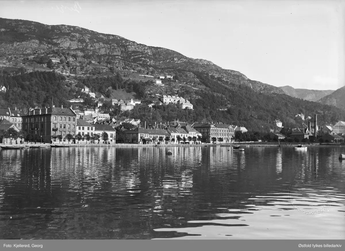 Kaigaten og Lille Lungegårdsvann i Bergen, med utsikt mot Fjellsiden.