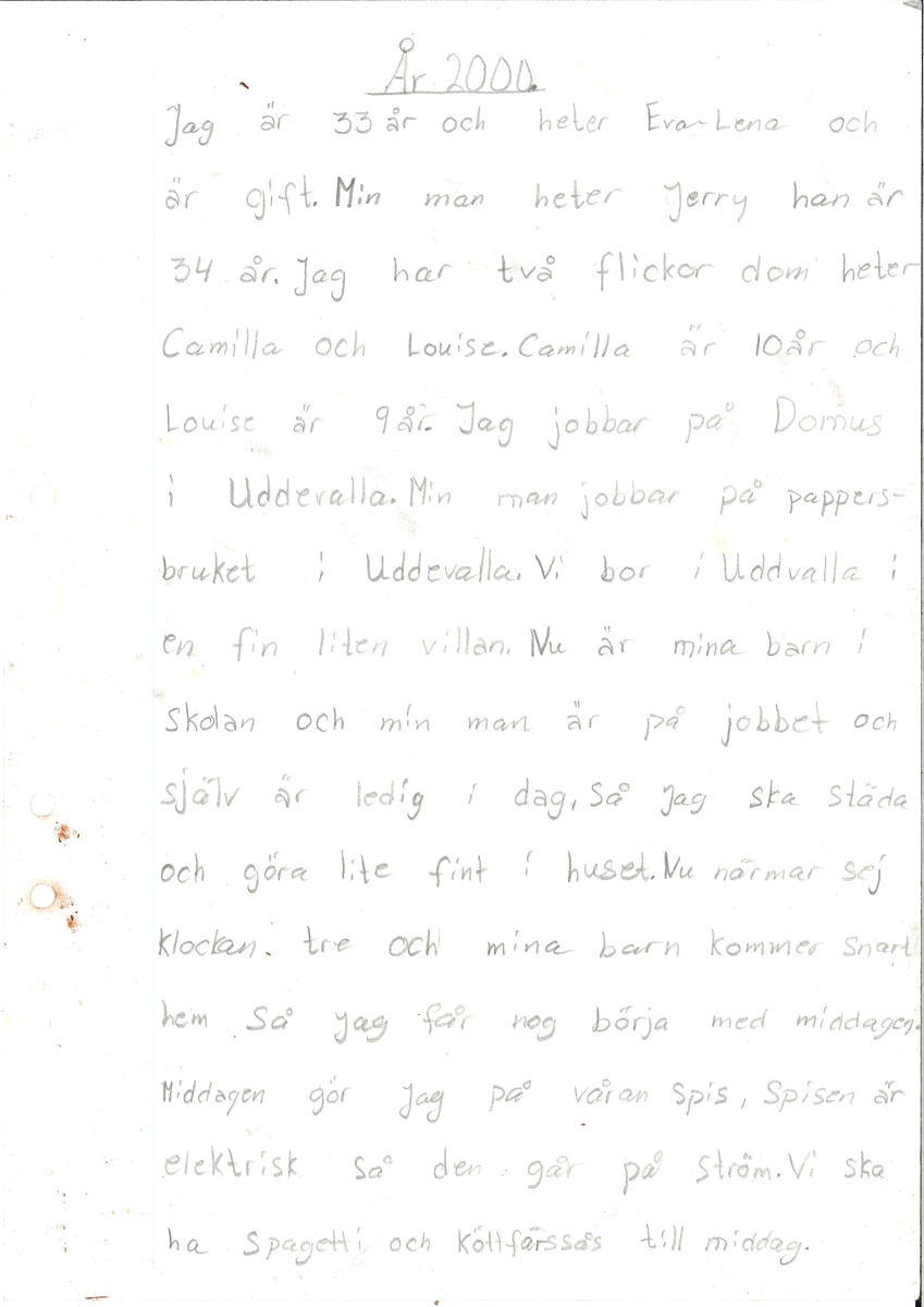 Uppsats om en framtidsversion om år 2000 skriven 1979.

Framsidan är ett orange papper med en teckning med en soluppgång bakom ett berg. Titeln är "Tävlingsbidrag till Älvsborgsposten om framtiden och vår miljö". Titeln är omringad av röda blommor.

Ingår i en samling innehållande 98 st Uppsatser. 103 st Teckningar gjorda av skolbarn, från norra länsdelen.

Från en tävling. ''Framtiden och vår miljö'', annordnad av Älvsborgs-posten i samarbete med Älvsborgs Länsmuseum. Utställning. 19 Dec. 1979.