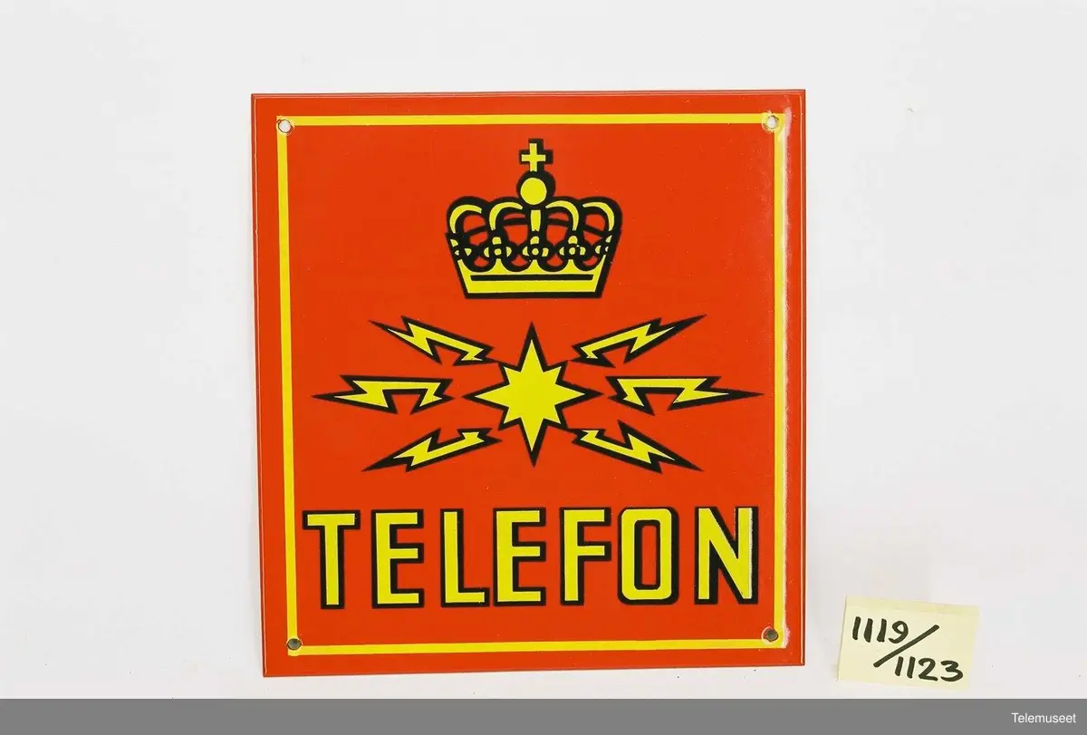 Rett
Rød med gule bokstaver
Tekst: telefon med logo