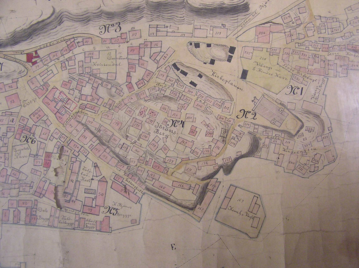 bydel : fra bukta ved stillnestangen til Barthebrygga.
Gamle Kragerø sentrum