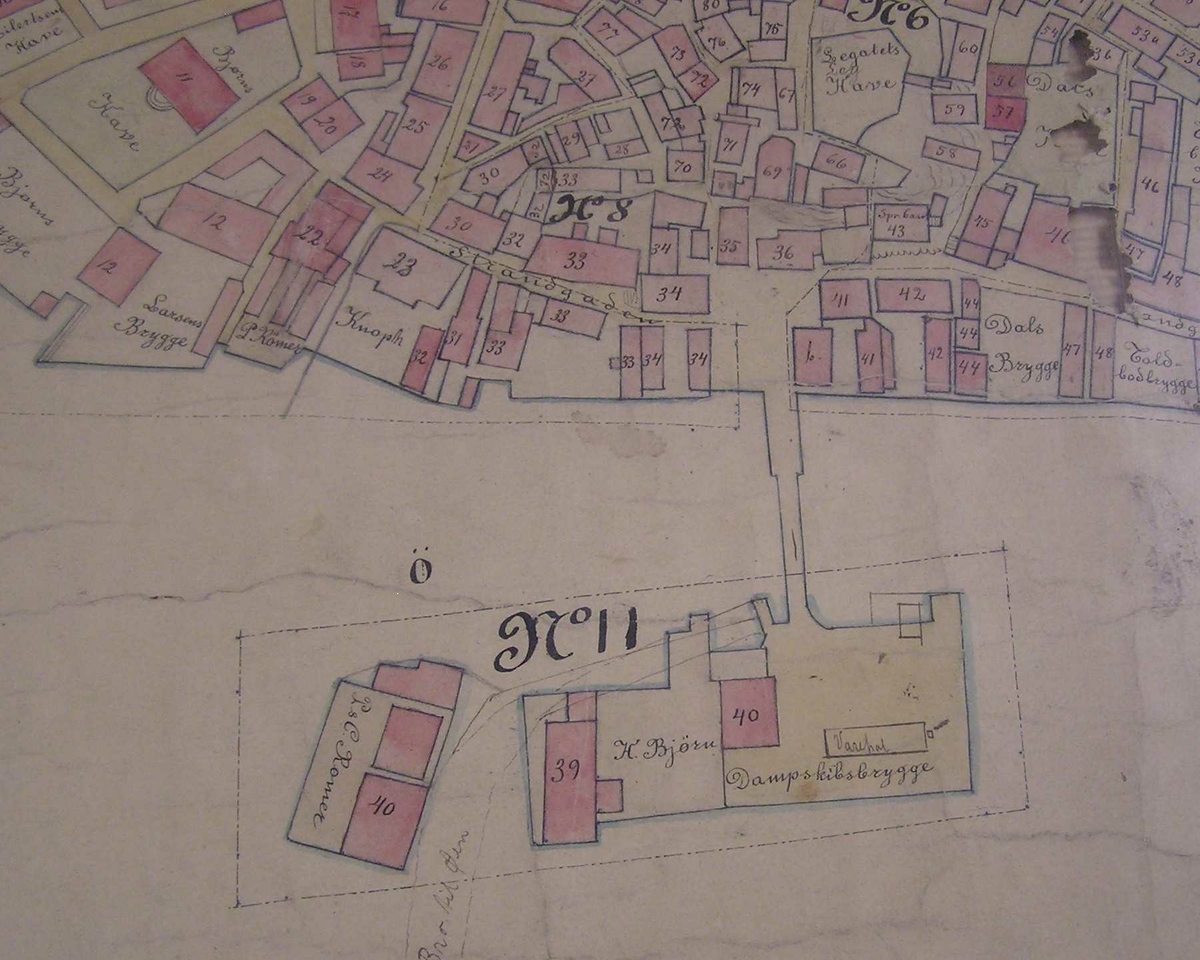 bydel : fra bukta ved stillnestangen til Barthebrygga.
Gamle Kragerø sentrum