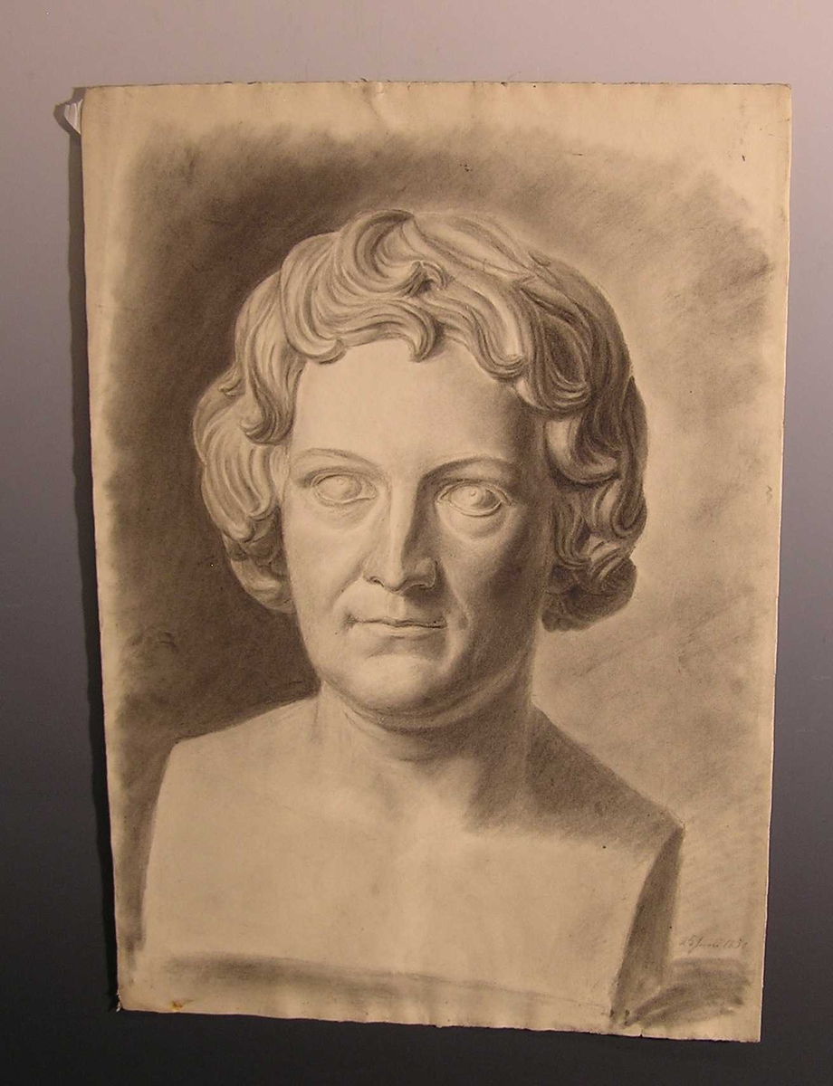 Byste, mann med lokket hår,en face.