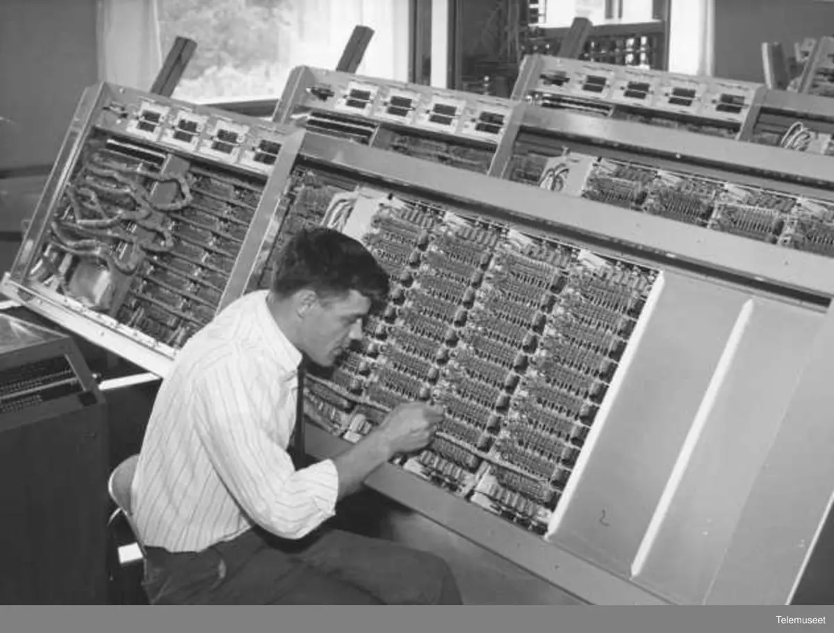 Arbeidsplasser, arbeidssituasjoner, produksjon, maskiner, koordinatvelgerpanel, testing av multippelforbindelse, Elektrisk Bureau 