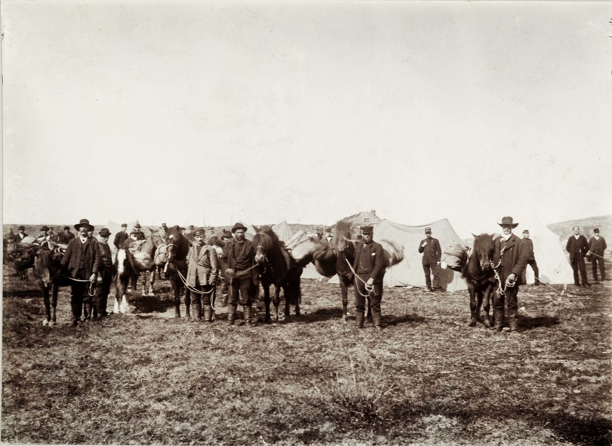 GRENSERYDNINGEN,1896-97: fra leiren ved Jacobsvig.