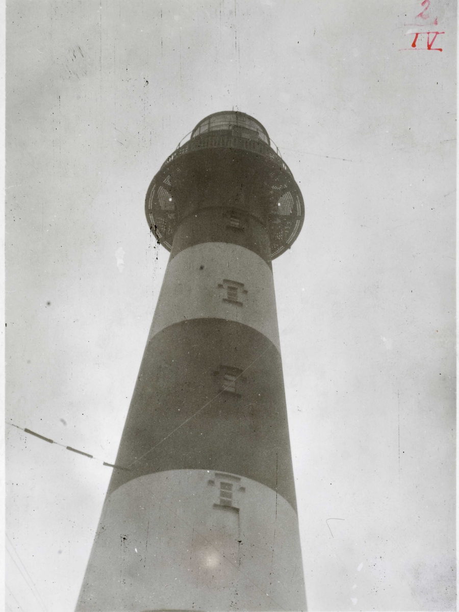 GEODESI. Astronomi: antenne, Hellisøy fyr.