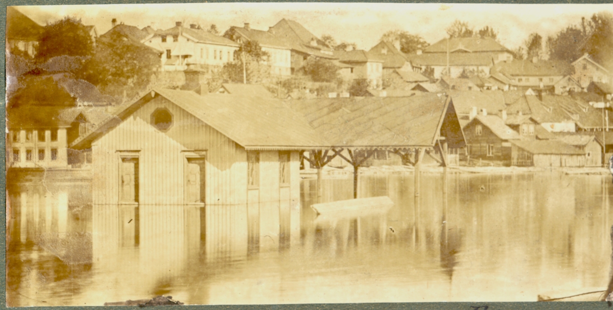 Serie bilder fra gamle Skien før 1886.
