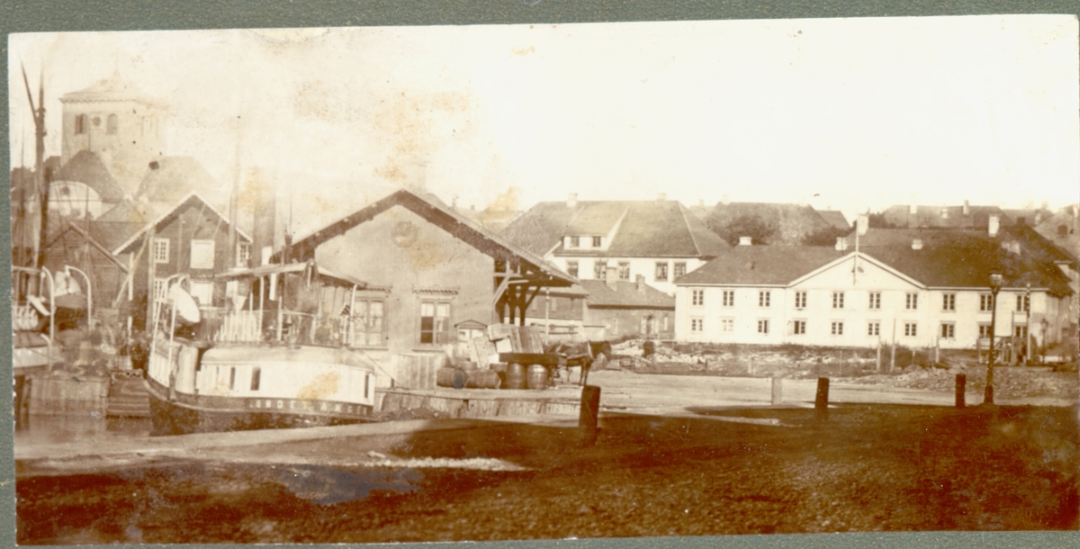 Serie bilder fra gamle Skien før 1886.