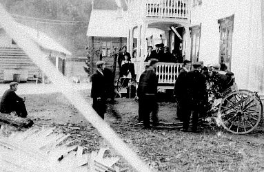 En samling bilder fra Telemark o. a. st. Bl. a. Seljord dyrsku, telemarksbåtene, mennesker, turistliv, Gråtenmoen ekserserplass, Dyrsku Dalen 1906 m. v.