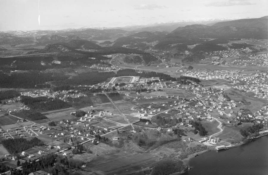 Ulike Widerø flyfoto fra Skien kommune 