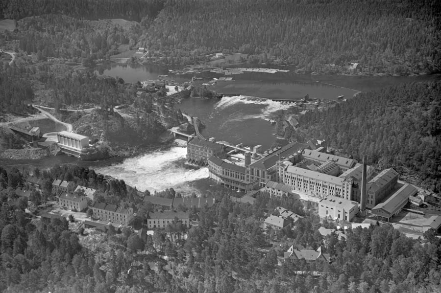 Ulike Widerø flyfoto fra Skien kommune, Skotfoss 