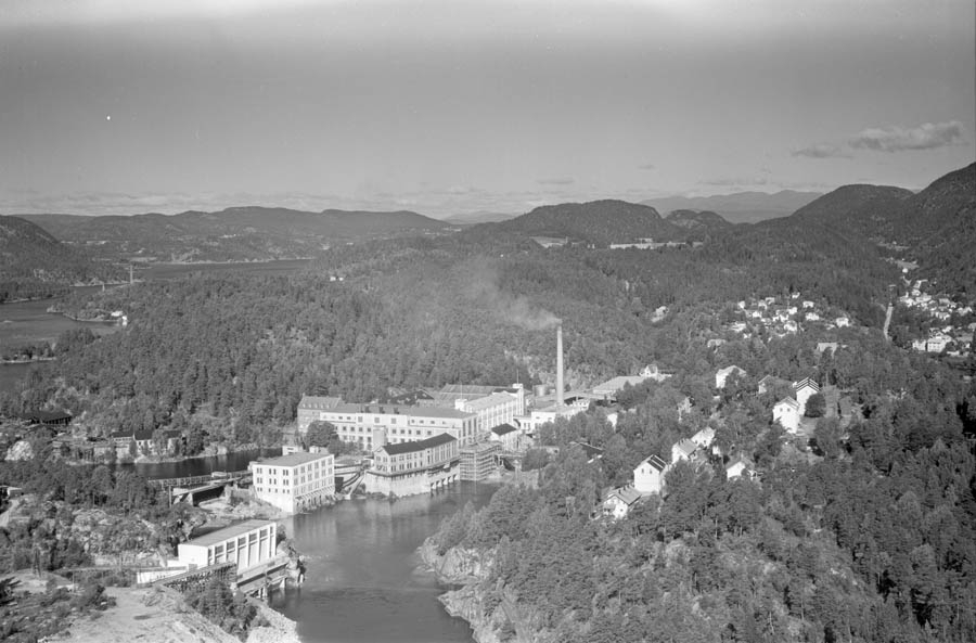 Ulike Widerø flyfoto fra Skien kommune, Skotfoss 
