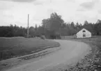 Bäcke. Byggnad från det gamla bruket. Bäckefors bruk