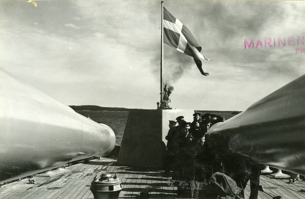 Dragning av 28 cm kanon på pansarskeppet SVERIGE.