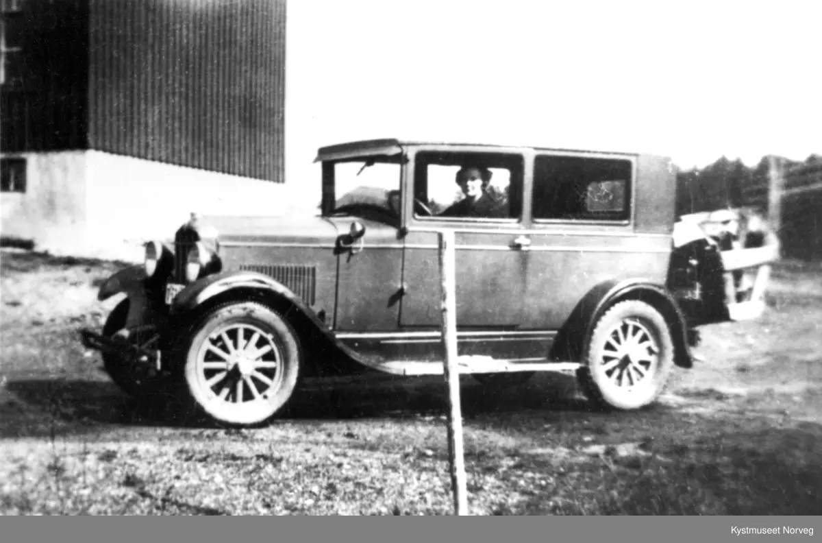 Dette er den andre bilen til Olav Wassås i bilen sitter Margareth Wennevik på Svanås