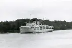 Foto från 1956 visande passagerarångfartyg BORE III av Åbo under gång på Stockholms ström.