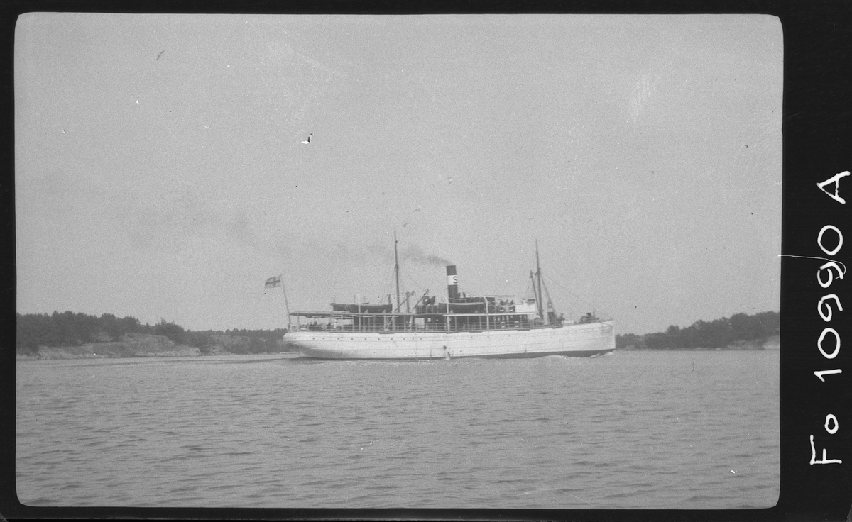 Sveabolagets kustångare S/S ÅNGERMANLAND i Stockholms skärgård.
